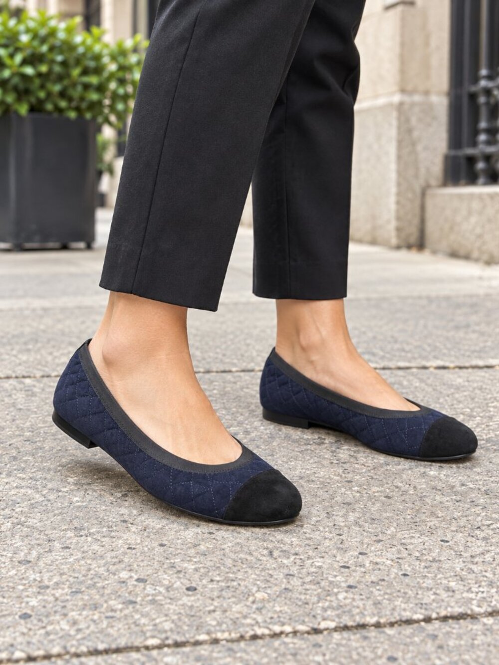 Stuart Weitzman Navy Black Smoking Flats 8.5N